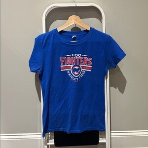 Foo Fighters Cubs Woman’s Tshirt Wrigley Field Blue Graphic 2015 runs small